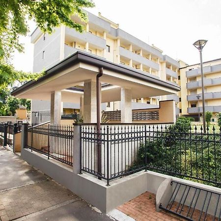 شْنيسيلّو بالسامو Hq Aparthotel Milano Inn - Smart Suites المظهر الخارجي الصورة